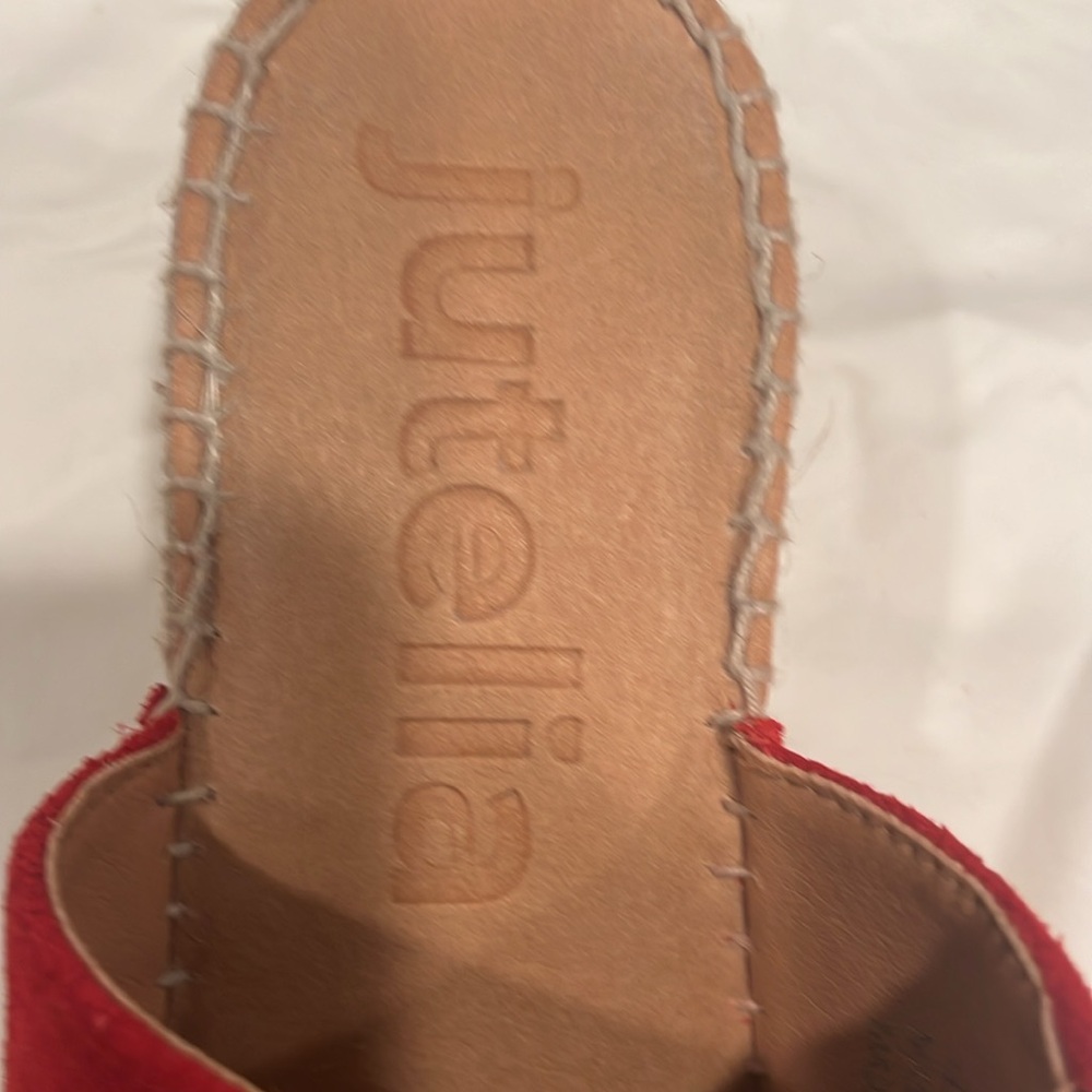 Jutelia Women's Red Suede Slip-On Shoe.🆕 - Picture 6 of 8